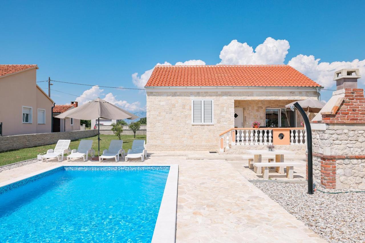 Villa Stone House With Pool Nin Dış mekan fotoğraf